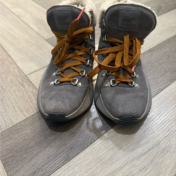 Sorel Gray Sherpa Lined Lace-Up Boots | Winter Hiking Snow - Picture 5 of 7